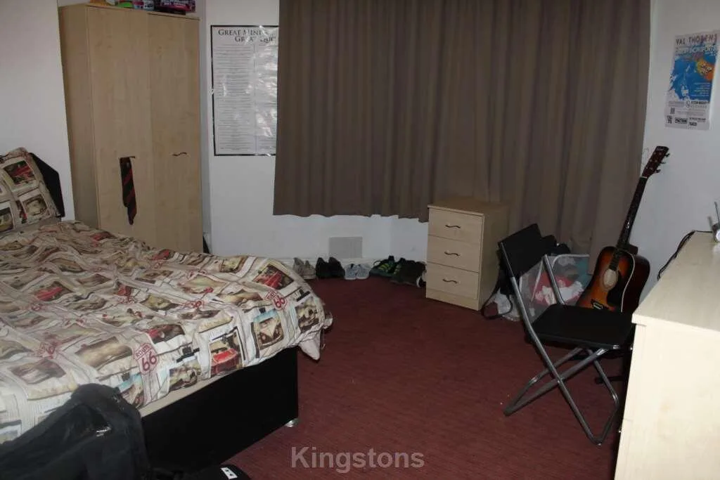 8 bedroom terraced house for rent