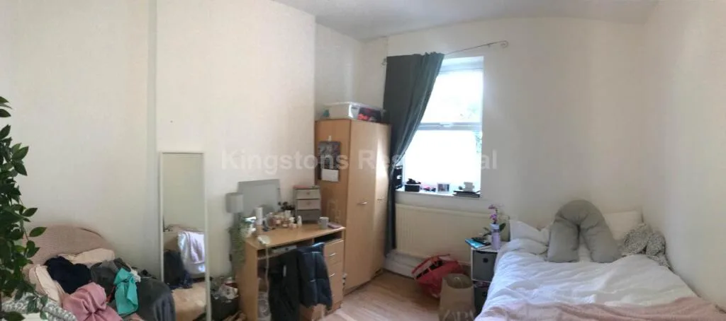 8 bedroom end of terrace house for rent