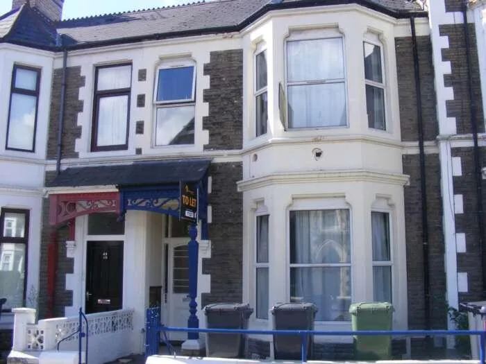 8 bedroom terraced house for rent