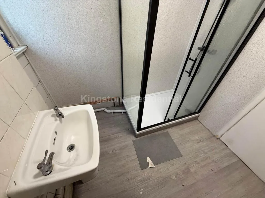 8 bedroom terraced house for rent