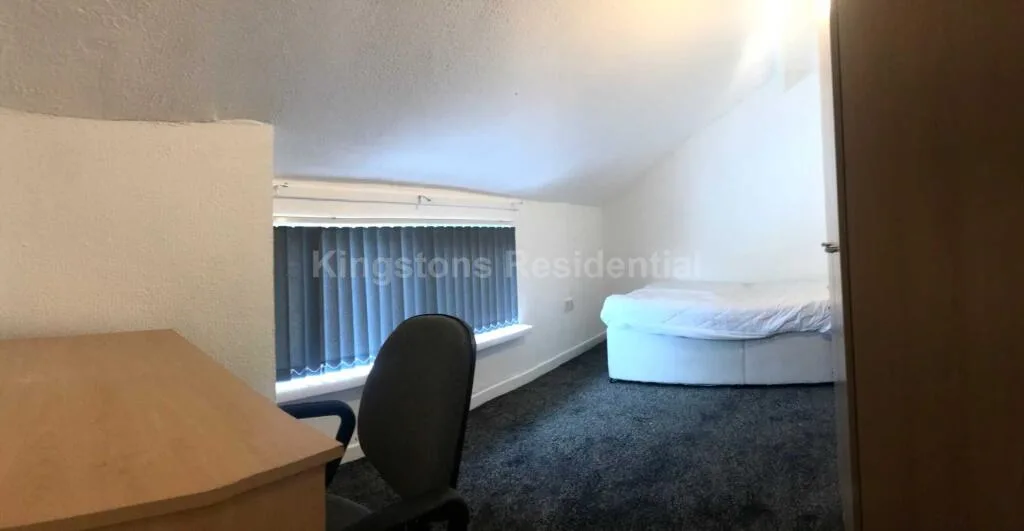 8 bedroom terraced house for rent