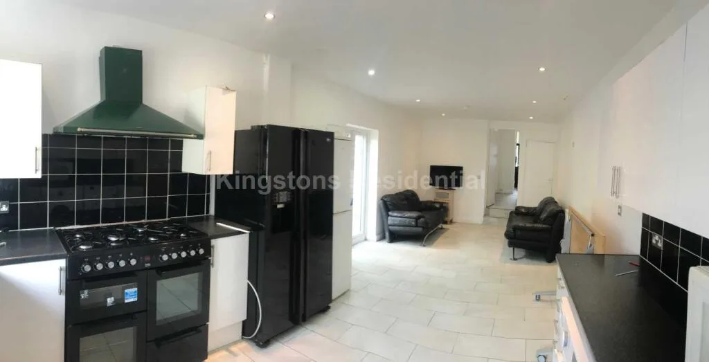 8 bedroom terraced house for rent