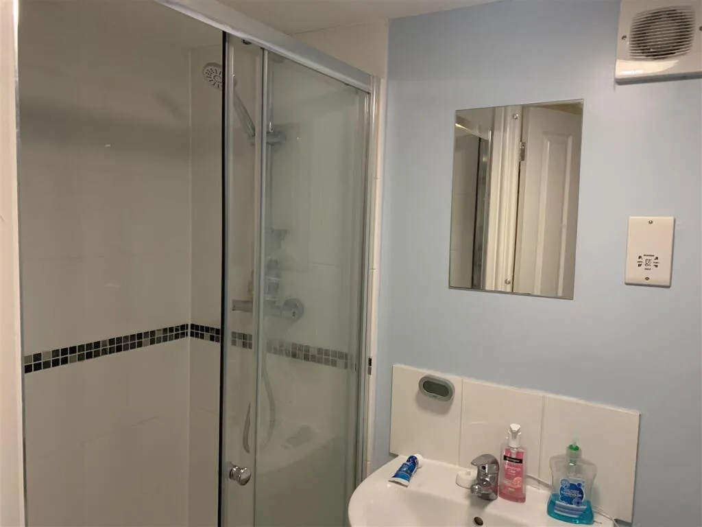 6 bedroom house for rent
