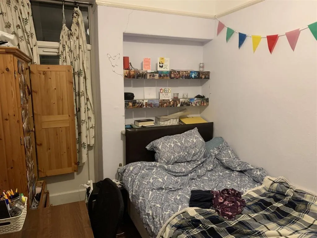 6 bedroom house for rent