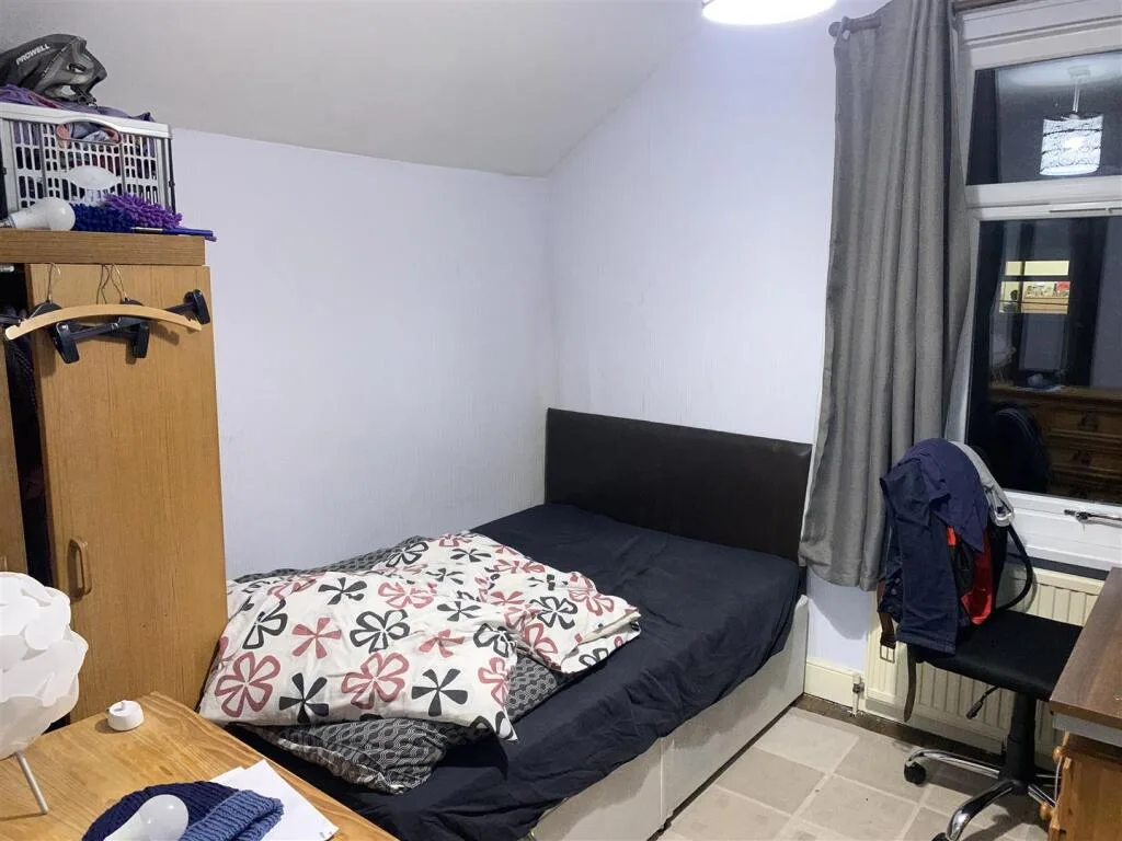6 bedroom house for rent