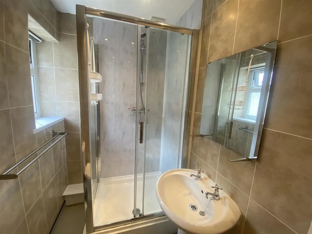 6 bedroom house for rent