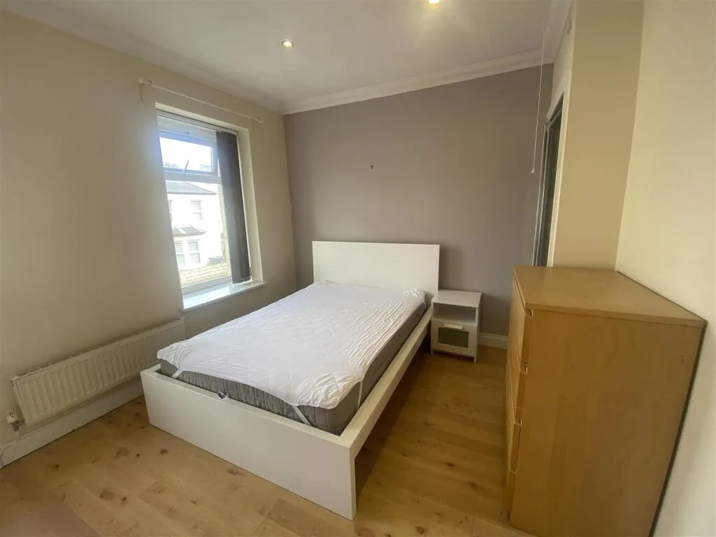 6 bedroom house for rent