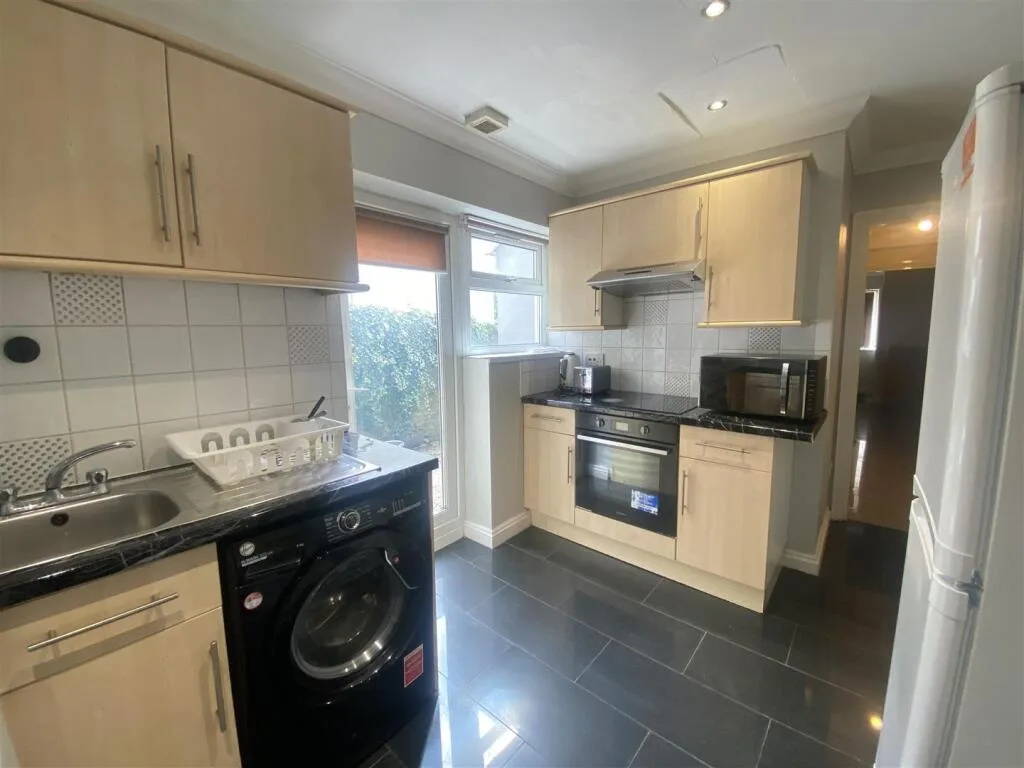 6 bedroom house for rent
