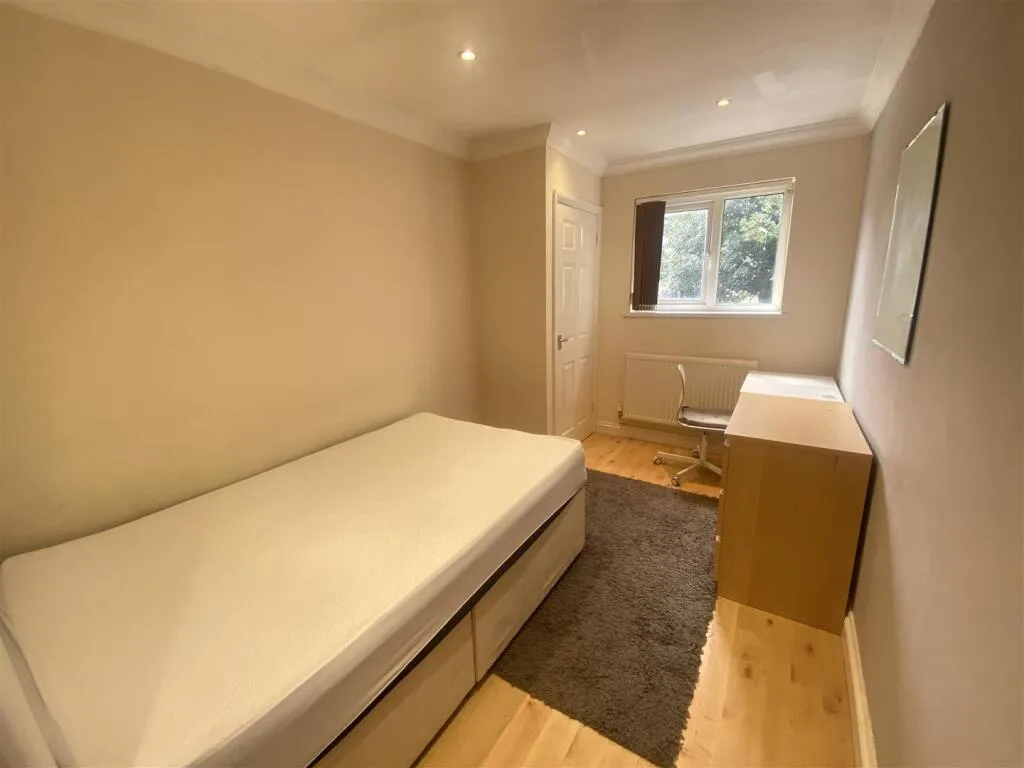 6 bedroom house for rent