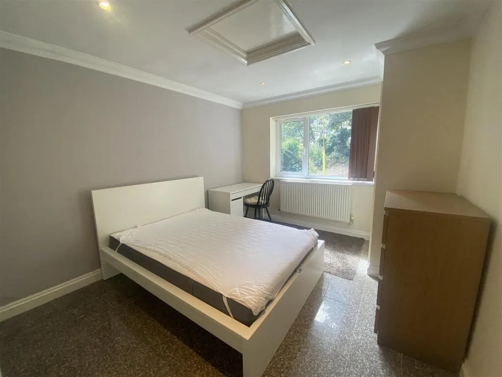 6 bedroom house for rent
