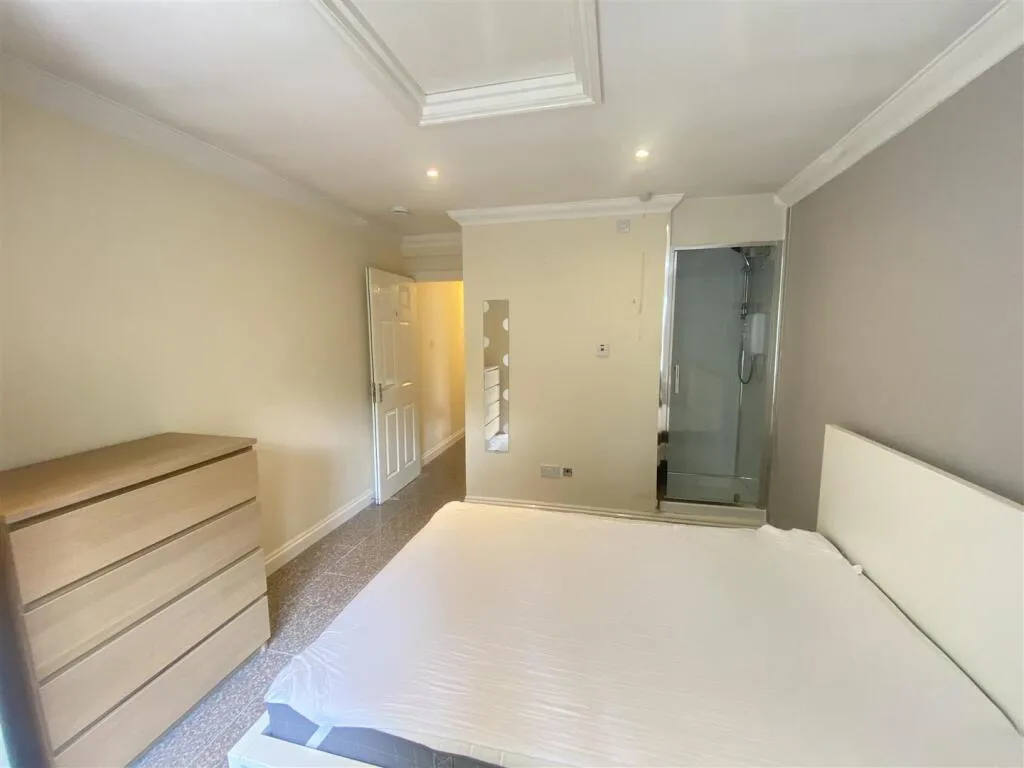 6 bedroom house for rent