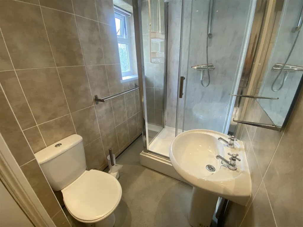 6 bedroom house for rent