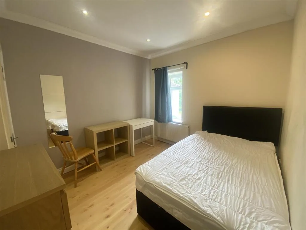6 bedroom house for rent