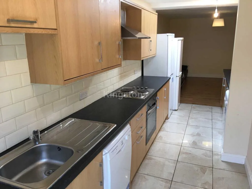 6 bedroom terraced house for rent