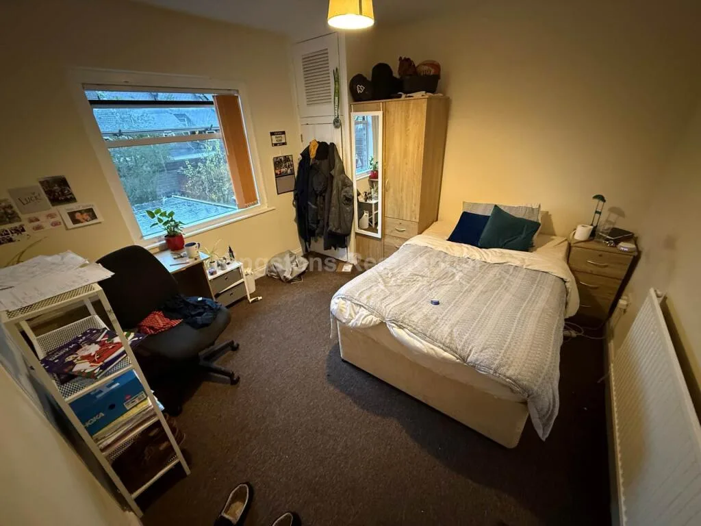 6 bedroom terraced house for rent