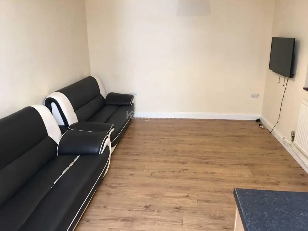 6 bedroom terraced house for rent
