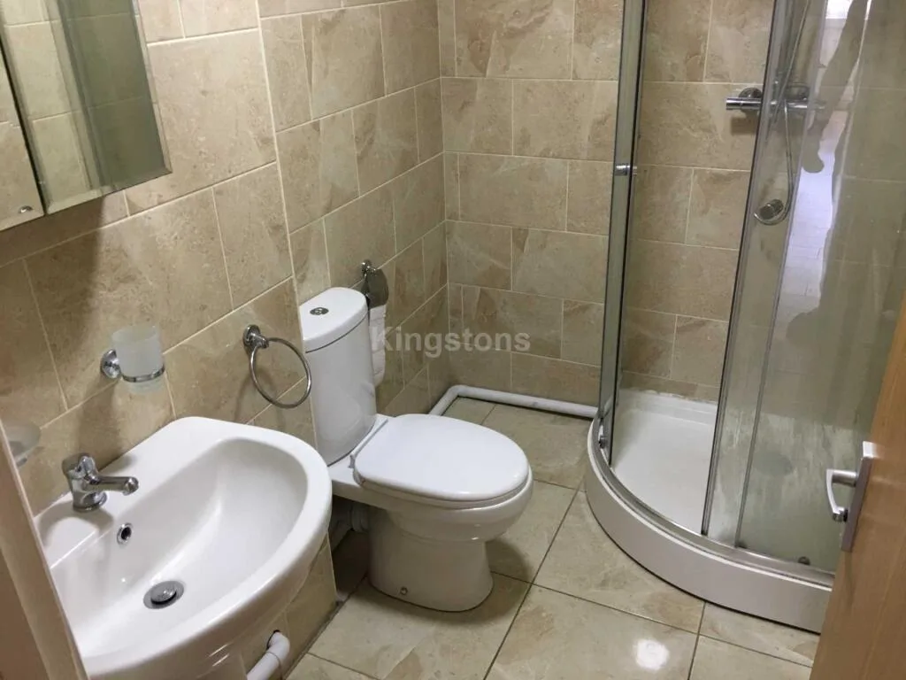 6 bedroom terraced house for rent