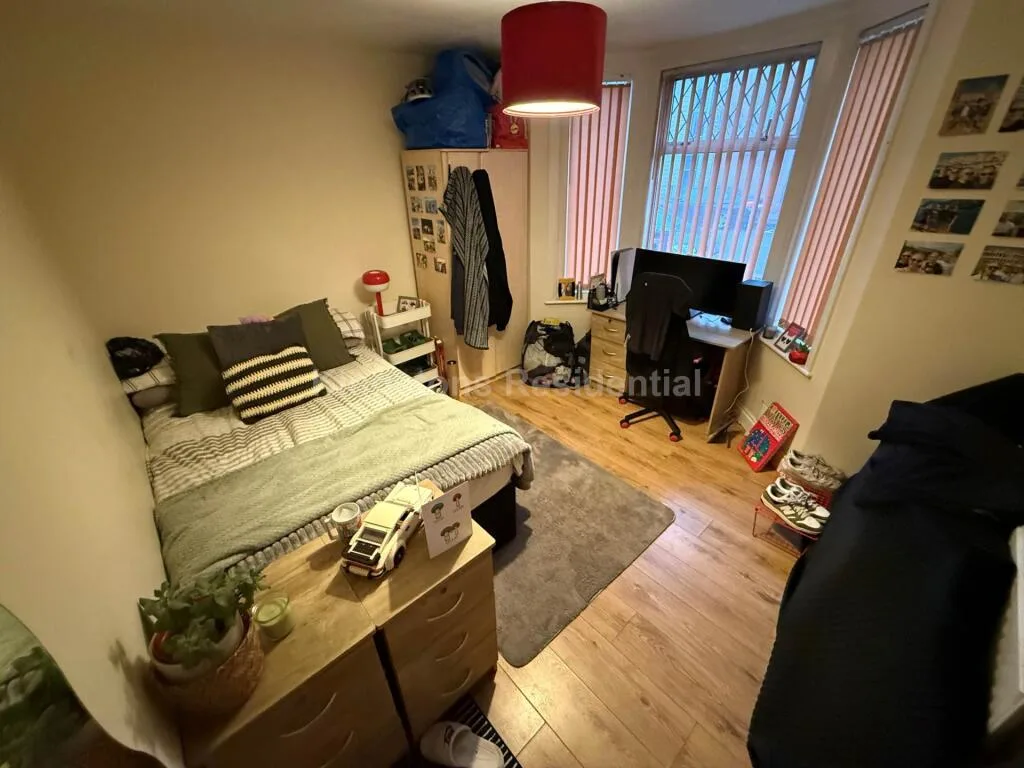 6 bedroom terraced house for rent