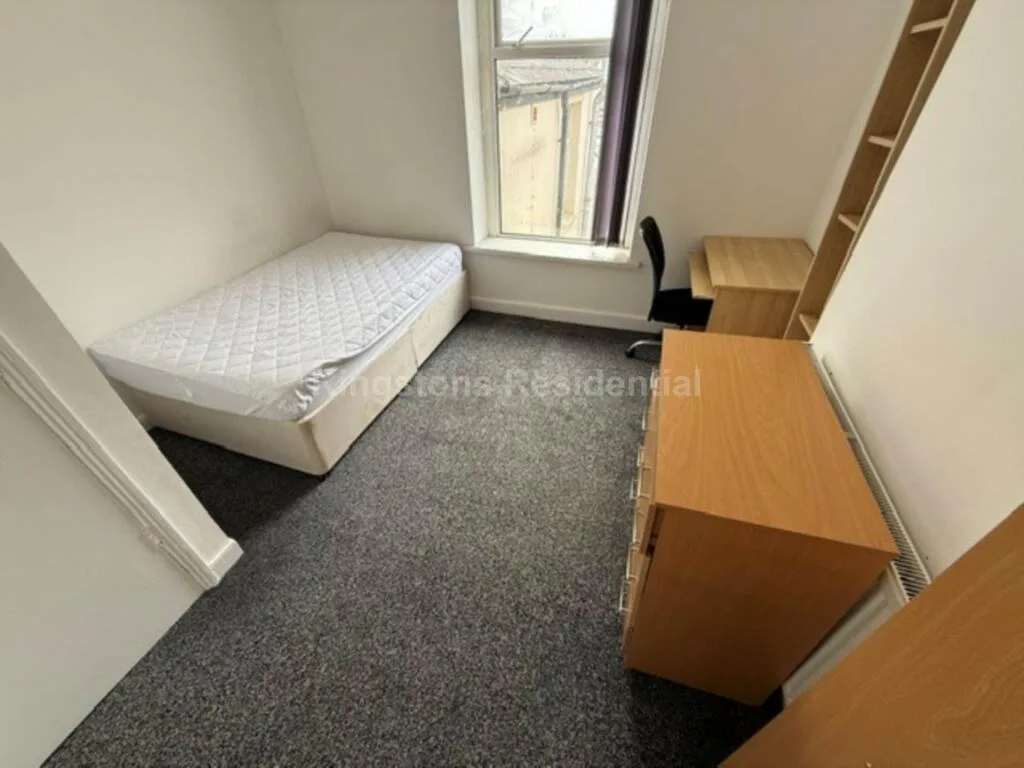 6 bedroom terraced house for rent