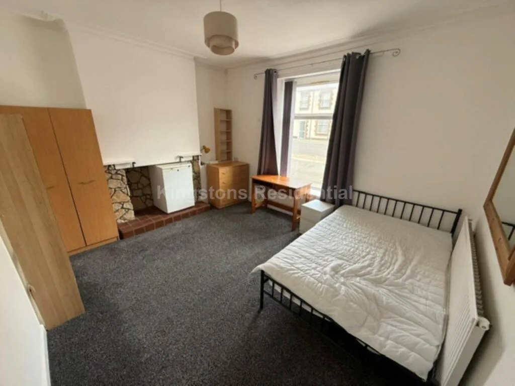 6 bedroom terraced house for rent