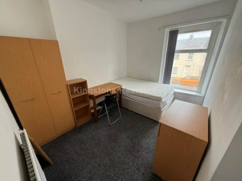 6 bedroom terraced house for rent
