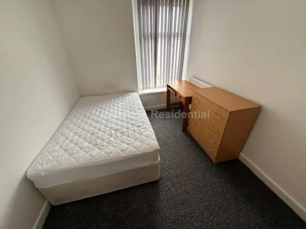 6 bedroom terraced house for rent
