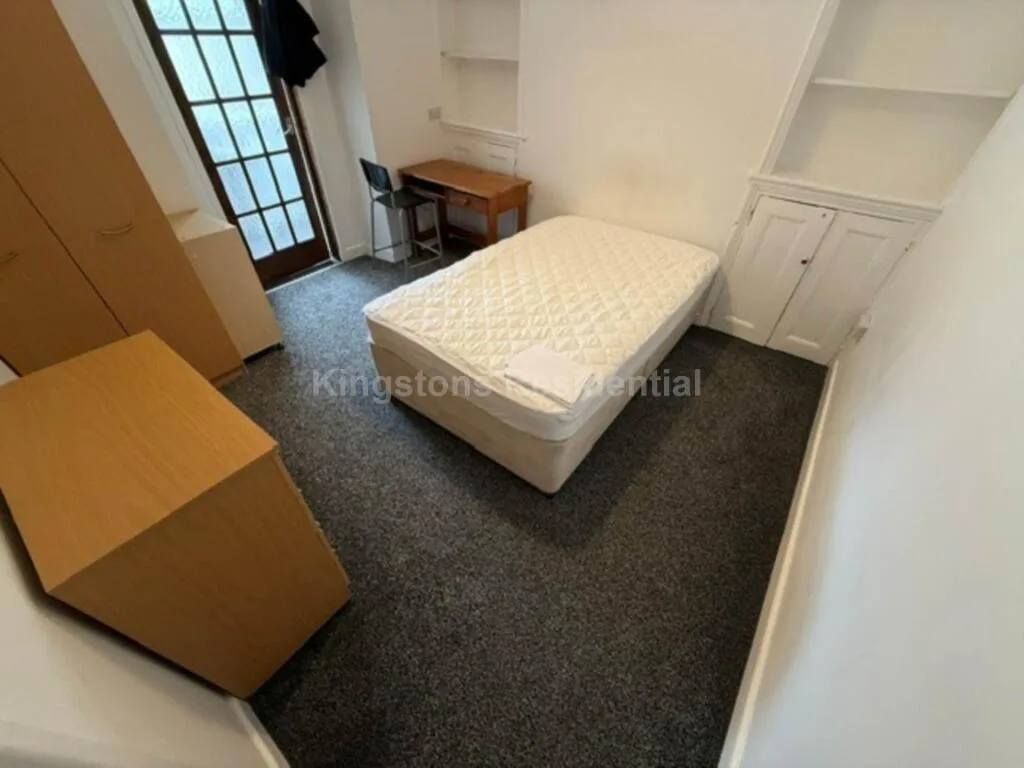 6 bedroom terraced house for rent