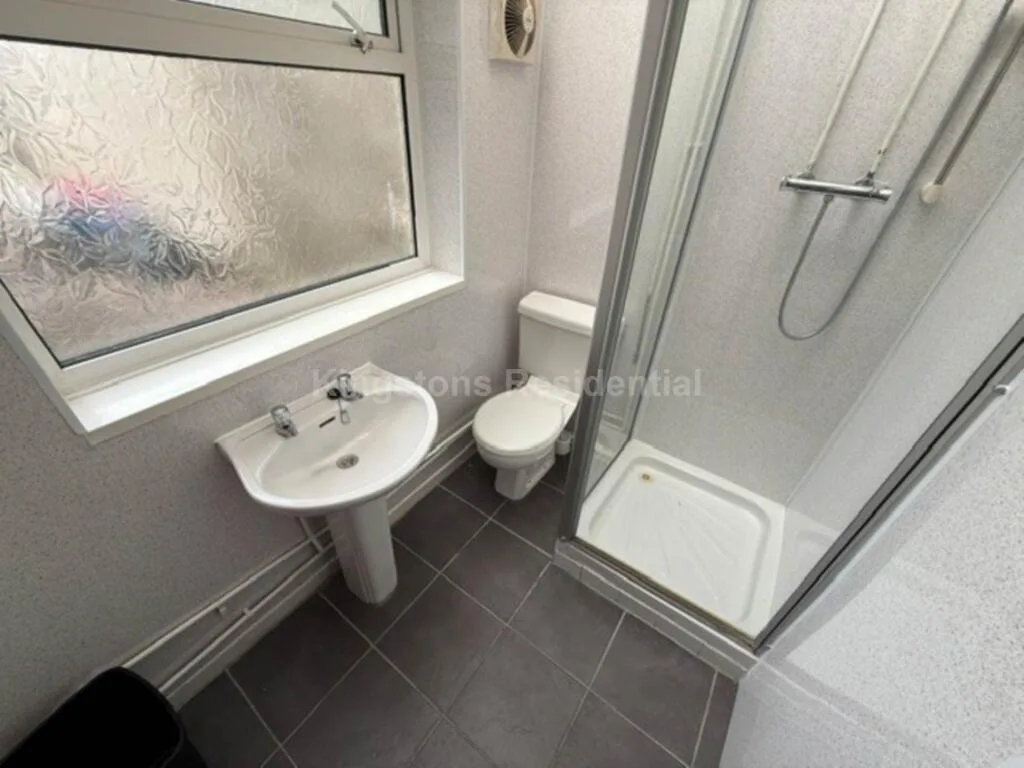6 bedroom terraced house for rent