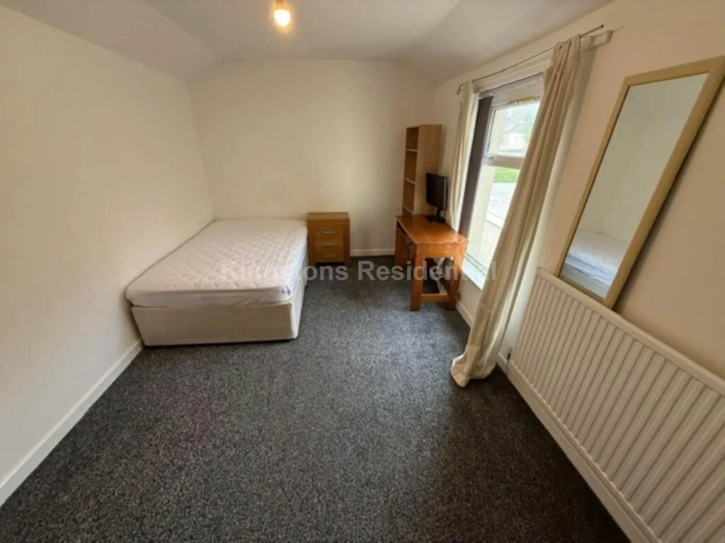 6 bedroom terraced house for rent