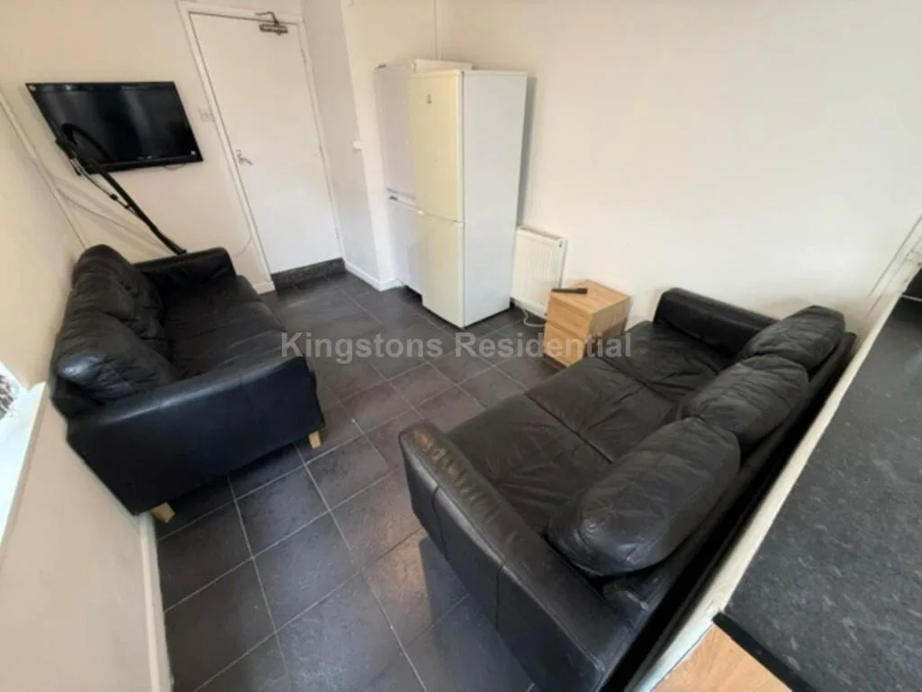 6 bedroom terraced house for rent