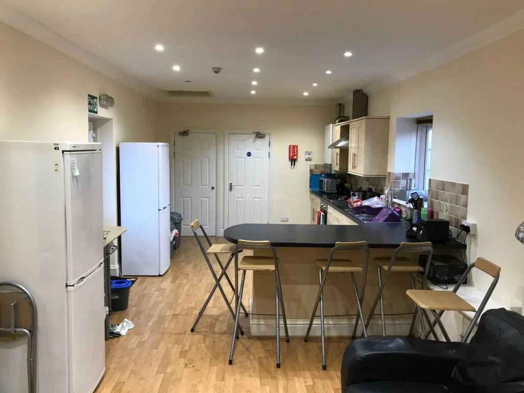 5 bedroom maisonette for rent