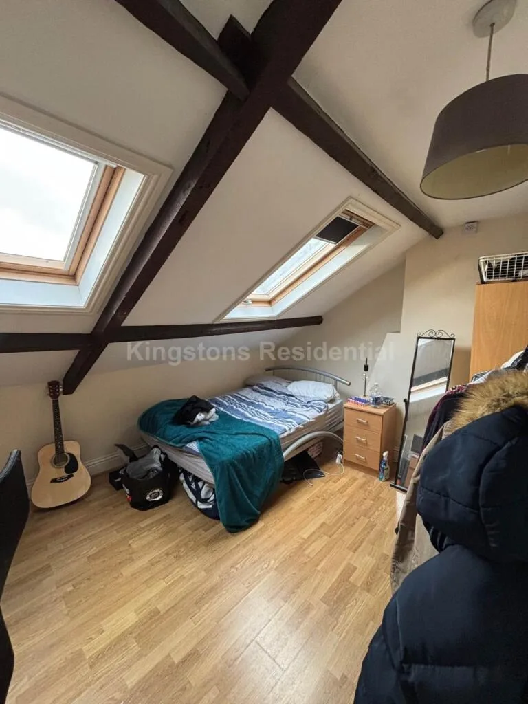 5 bedroom maisonette for rent