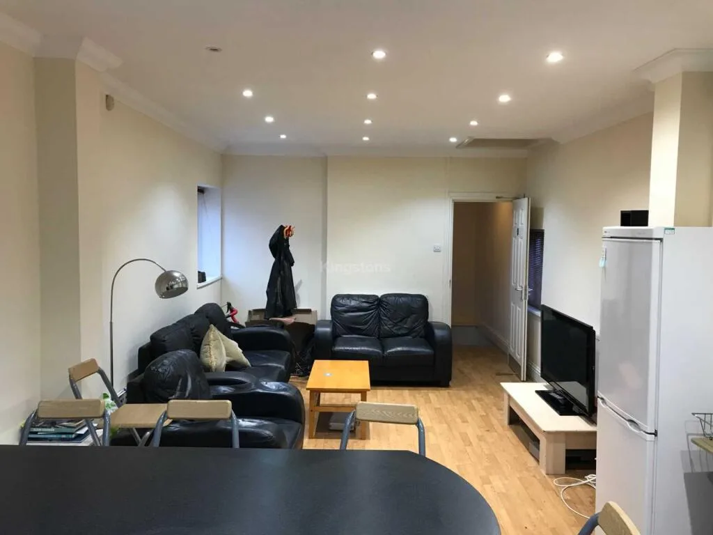 5 bedroom maisonette for rent
