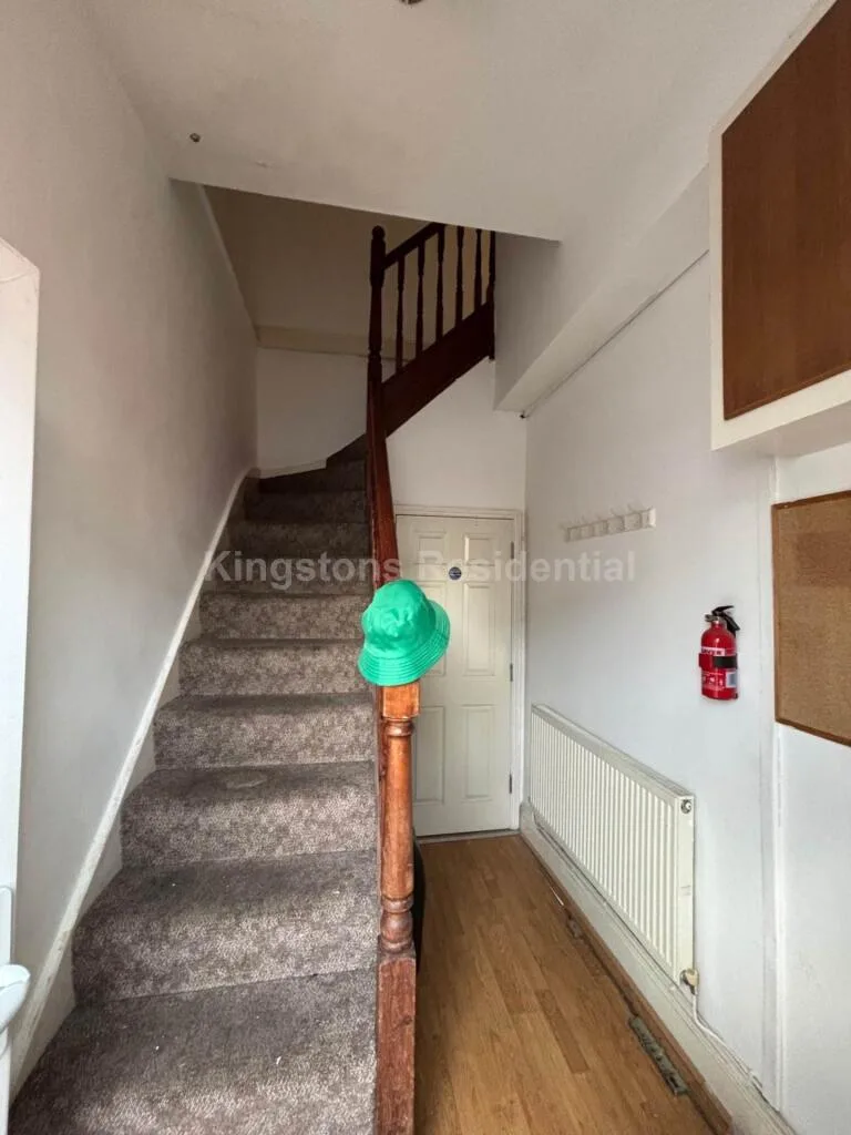 5 bedroom maisonette for rent