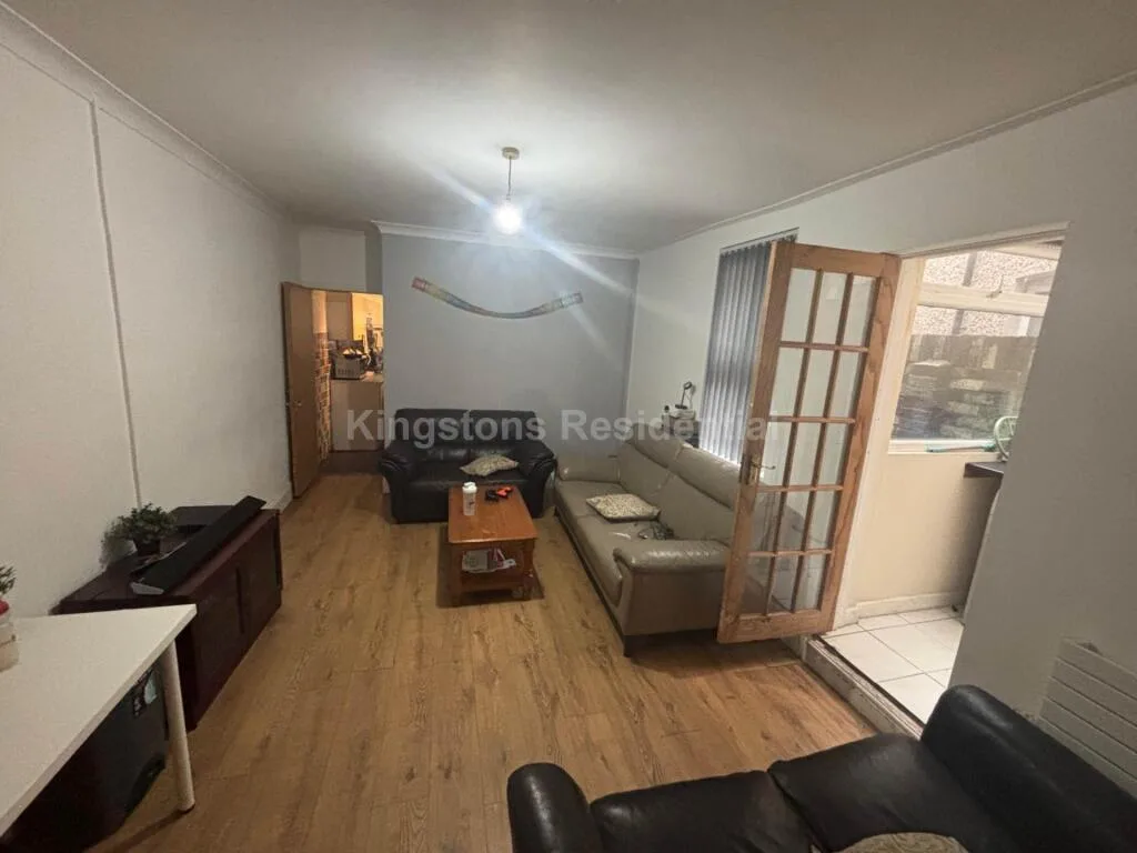 5 bedroom terraced house for rent