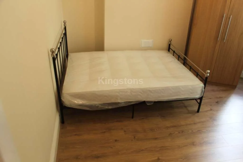 5 bedroom terraced house for rent