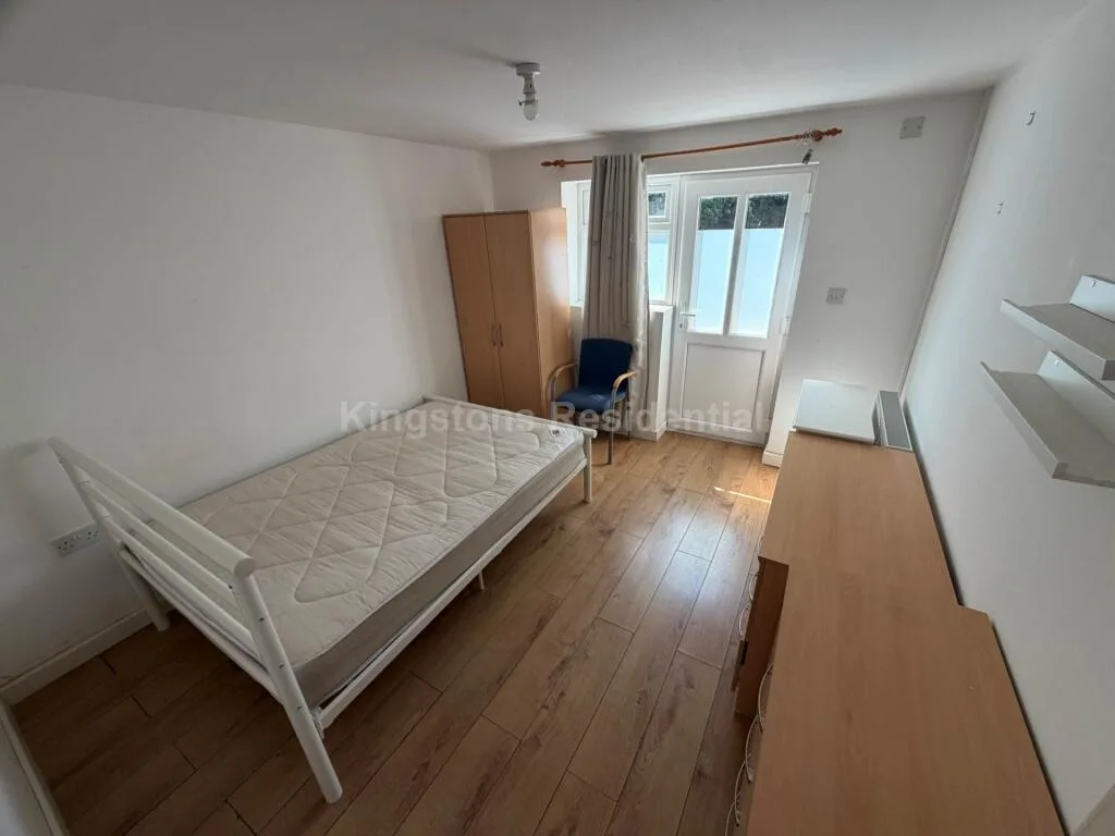 5 bedroom terraced house for rent