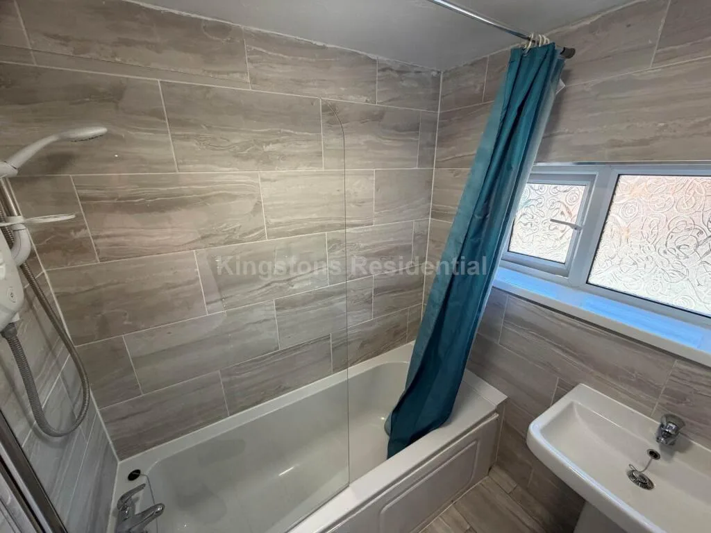 5 bedroom terraced house for rent