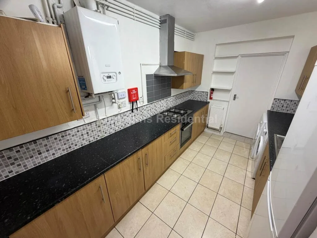 5 bedroom terraced house for rent