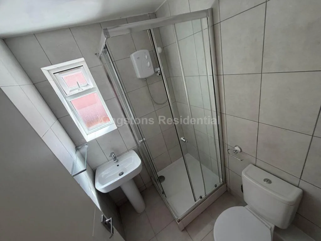 5 bedroom terraced house for rent