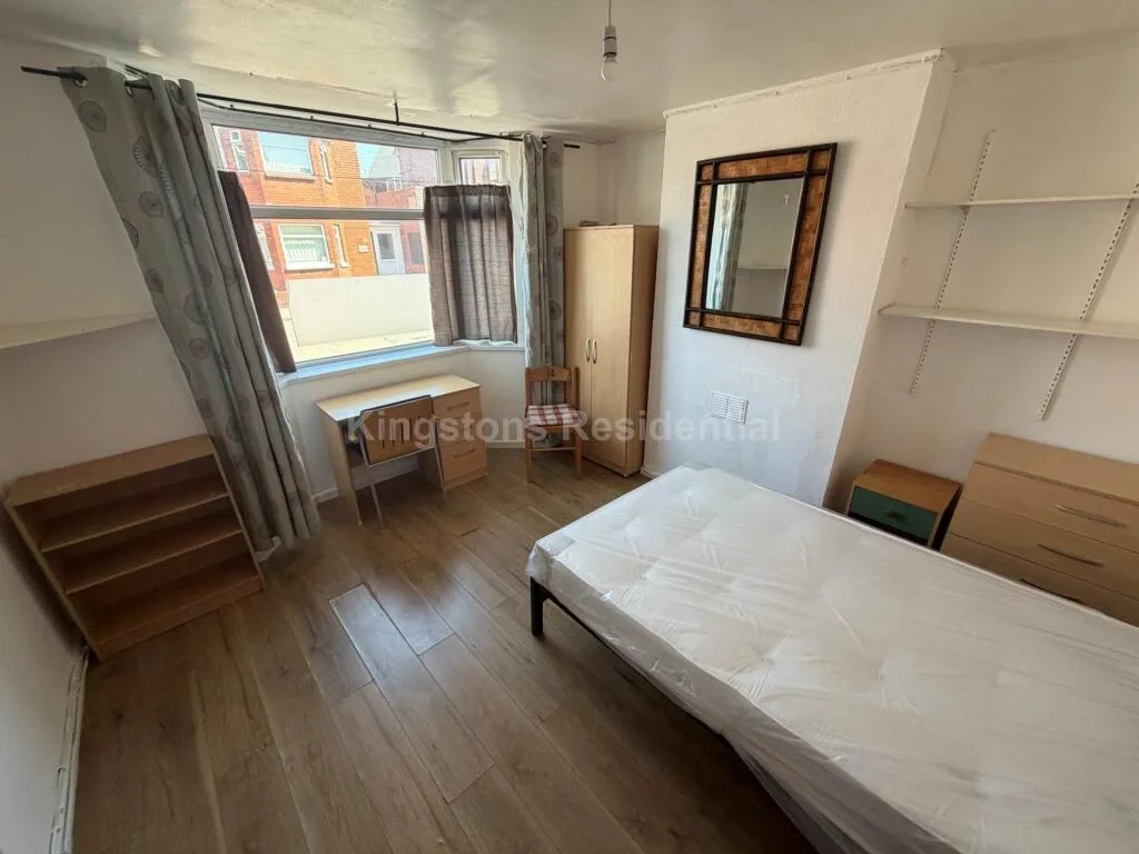 5 bedroom terraced house for rent