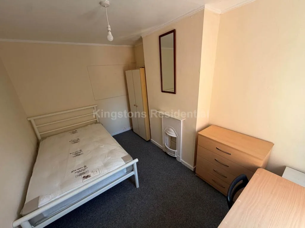 5 bedroom terraced house for rent