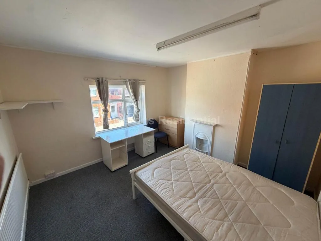5 bedroom terraced house for rent