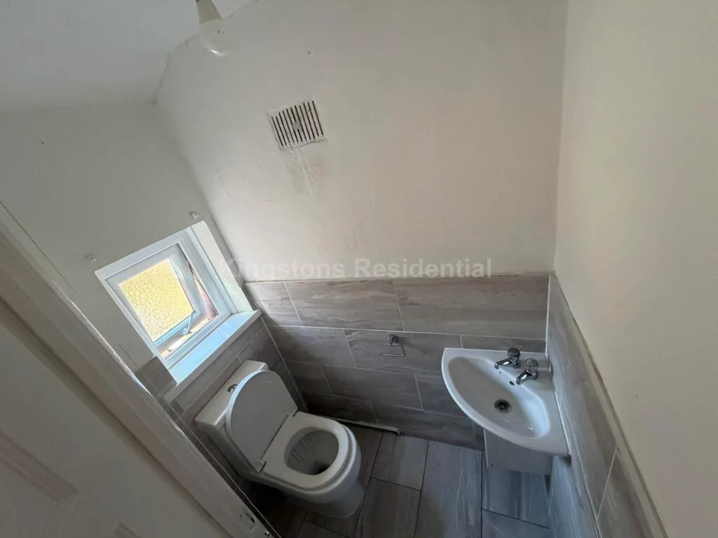 5 bedroom terraced house for rent