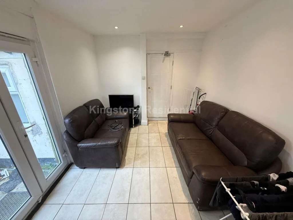 5 bedroom terraced house for rent