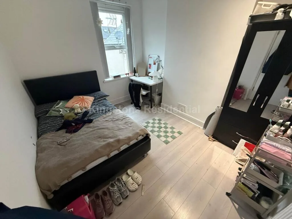 5 bedroom terraced house for rent