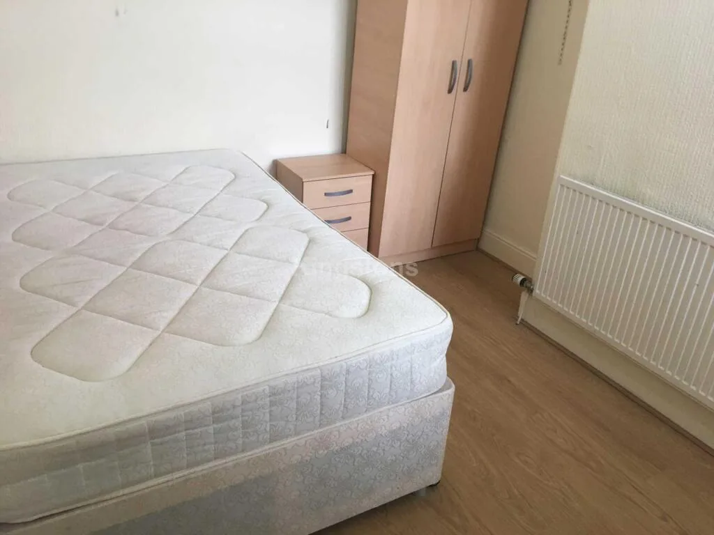 5 bedroom terraced house for rent