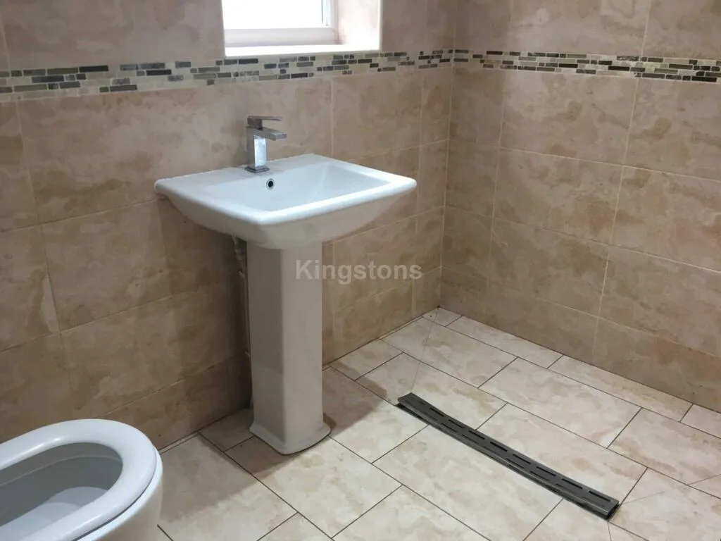 5 bedroom terraced house for rent