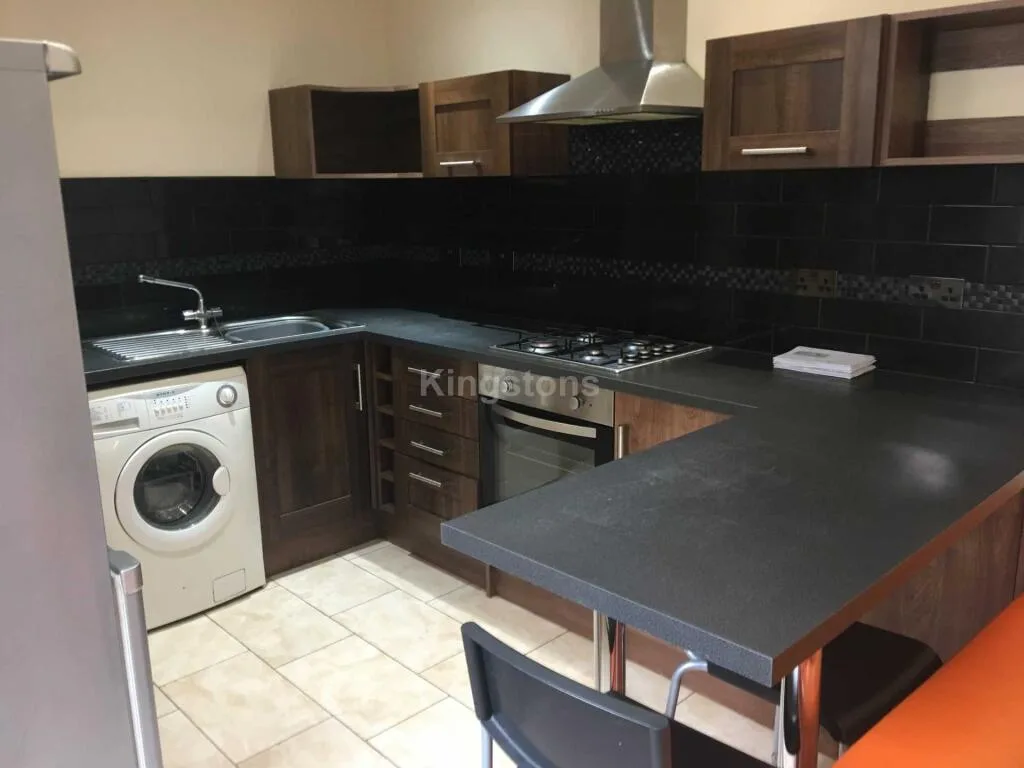 5 bedroom terraced house for rent