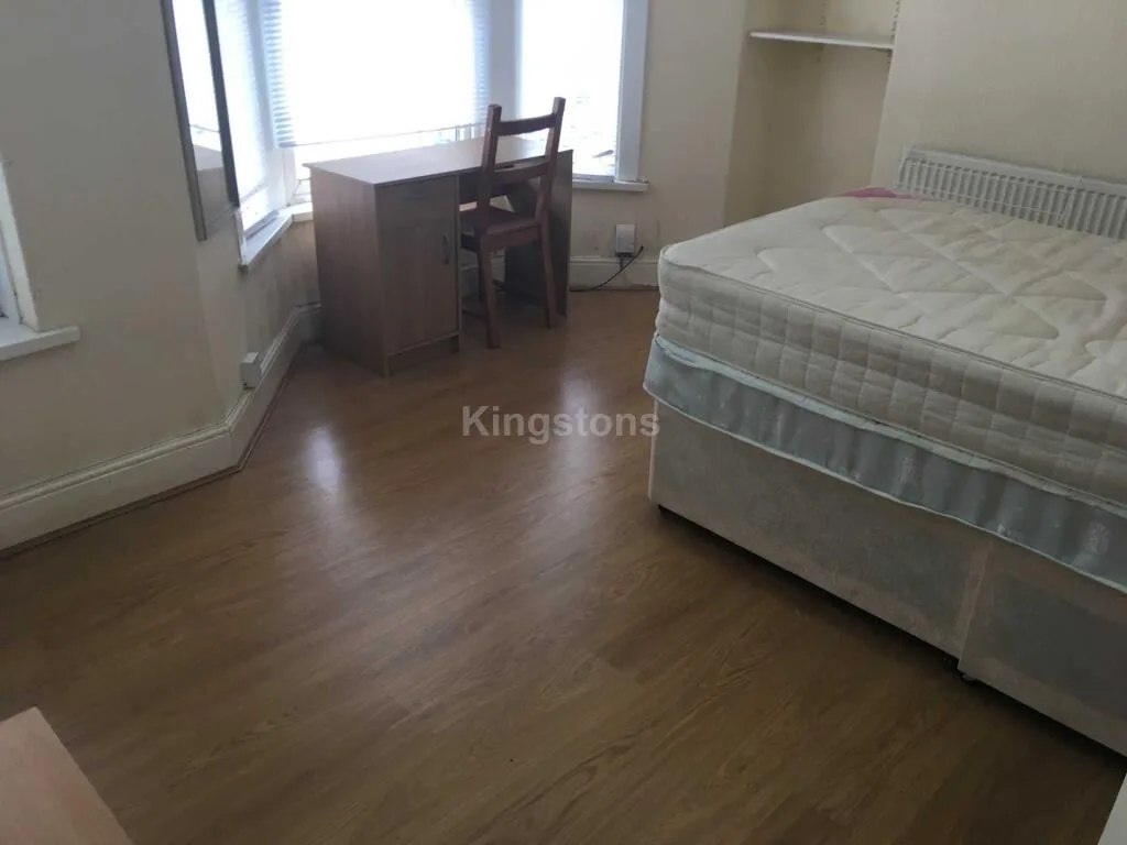 5 bedroom terraced house for rent